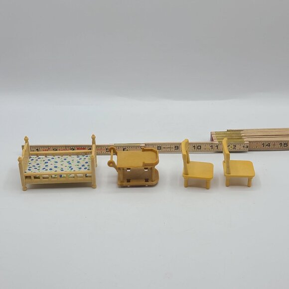 Sylvanian Families Epoch Calico Critters Tan Bedroom Set With Bed Rose Mattress - Picture 8 of 8